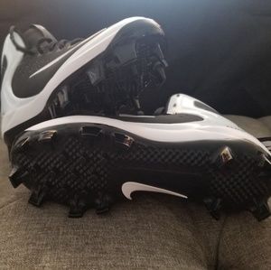 Nike Huarache Pro Mid Baseball Cleat